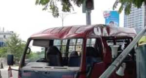 Angkot Batam Bimbar Tabrak Ibu-Ibu Pengendara Motor di Nagoya, Sopir Nyaris Dimassa Bimbar Batam