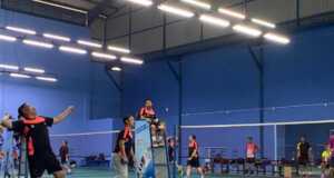 Perkuat Kekompakan, Petinggi Pemko dan BP Batam Tanding Bulutangkis BP Batam