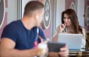 Wanita Zodiak Ini Tak Segan Ajak Pria Kencan Duluan Wanita Ajak Kencan Duluan