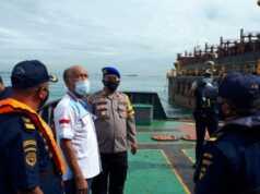 Personel Gabungan Evakuasi Kapal Tanker MV Tina I, Polisi: Tak Ada Korban Jiwa