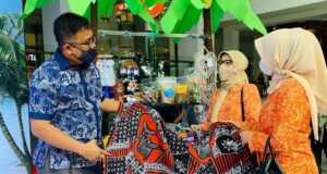 Batik Ikan Marlin Dilirik Para Milenial Bandung Batik Ikan Marlin