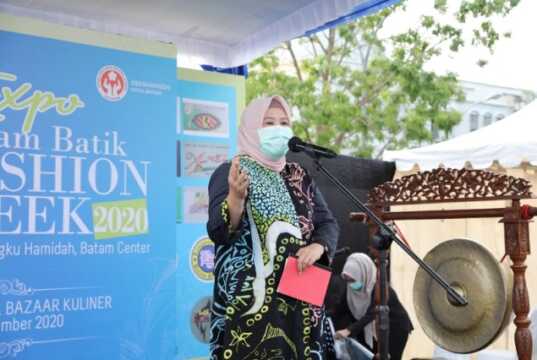 Gaya Busana Marlin, Upaya Mempromosikan Perajin dan Desainer Batam Gaya Busana Marlin