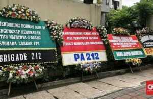 Karangan Bunga Dukung Komnas HAM Usut Tewasnya 6 Laskar FPI, Kemana Kapolda Metro Jaya?