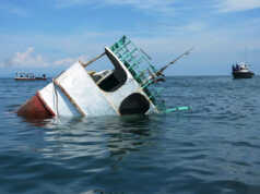 Butuh Waktu 3 Minggu,42 Bangkai Mobil dan Kapal Kargo Raksasa Berhasil Diangkut Dari Laut Kapal Penangkap Ikan