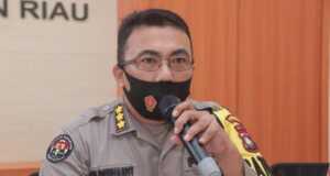 Modal Kamera, Fotografer di Batam Tiduri 10 Model, 2 Hamil Fotografer Model Batam