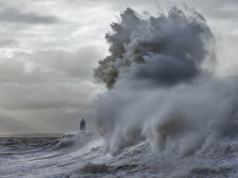 Waspada, Gelombang Laut Selatan Jawa Capai 6 Meter Gelombang Laut Jawa