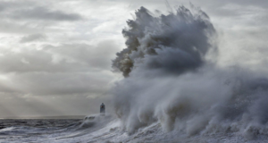 Waspada, Gelombang Laut Selatan Jawa Capai 6 Meter Gelombang Laut Jawa
