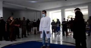 Pasangan Gay di Aceh Dicambuk 80 Kali, Rotan Algojo Patah Pasangan Gay Aceh Dicambuk