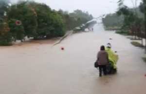 Jalan Menuju Bandara Direndam Banjir, Akses Dialihkan Jalan Menuju Bandara Banjir