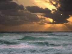 Angin Gusty dan Air Pasang Tinggi, Warga Diminta Waspada