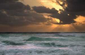 Angin Gusty dan Air Pasang Tinggi, Warga Diminta Waspada