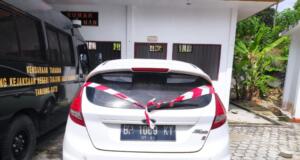 Korupsi Rp 4,9 Miliar, Kejari Karimun Sita Mobil Milik Mantan Direktur PDAM