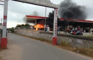 Mobil Terbakar di SPBU Sagulung Batam Mobil Terbakar Di SPBU Tembesi Batam, Kepulauan Riau