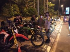 Awasi Balap Liar di Engku Putri, Polisi Bubarkan Sekumpulan Remaja Balap Liar di Engku Putri