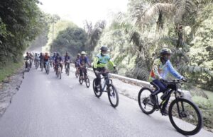 Manfaatkan Libur, Bupati Asahan dan Istri Gowes Di Obyek Wisata Bedeng Gowes Di Obyek Wisata Bedeng