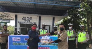 Jumat Berkah, SMSI Batam dan Polresta Barelang Bagikan Sembako ke Warga SMSI Kota Batam