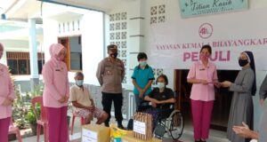 Memperingati HUT ke-41, YKB Cabang Kota Barelang Beri Tali Asih ke Panti Jompo dan Panti Asuhan Yayasan Kemala Bhayangkari