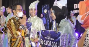 Alfian dan Luhung Terpilih Jadi Duta Wisata Batam 2021 Duta Wisata Batam 2021