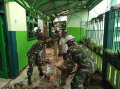 Pasca Gempa Malang, Kodim 0808/Blitar dan Yonif 511 Bergerak Cepat Bantu Warga Terdampak Personil Kodim 0808/Blitar