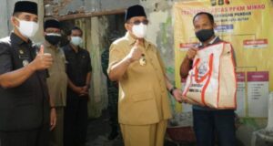 Pasca Gempa Magnitudo 6,1 SR, Wali Kota Blitar Salurkan 50 Paket Sembako di Tiga Kelurahan Walikota Blitar Santoso bersama Wawako Tjutjuk Sunario