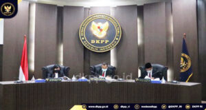 DKPP Pecat Febriadinata dari Jabatan Ketua Bawaslu Bintan Ketua Bawaslu Bintan dipecat.dari jabatannya.