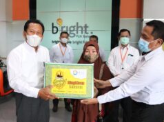 PLN Batam Sebar Bingkisan Lebaran untuk Warga Sekitar Area dan Unit Bisnis PLN Batam