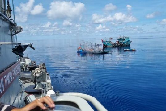 Kapal Pukat Terbakar di Laut Natuna, 27 Orang Dievakuasi, 3 Terluka Bakar Kapal Terbakar di Natuna