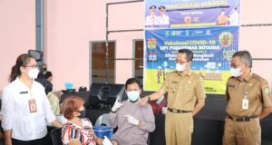 Disaksikan Jokowi, 6.000 Warga Batam Disuntik Vaksin Corona Vaksin Corona Batam