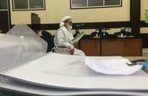 Habib Rizieq Pakai Syal Palestina di Sidang, Hakim Minta Dicopot Habib Rizieq Palestina