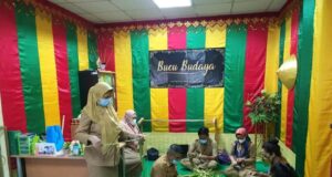 Sambut Hari Raya Idul Fitri 1442 H, Disbudpar Kota Batam Buat Anyaman Ketupat Disparbud Kota Batam