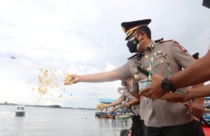 HUT Bhayangkara Ke-75, Polda Kepri Tabur Bunga di TMP Bulang Gebang HUT Bhayangkara ke 75