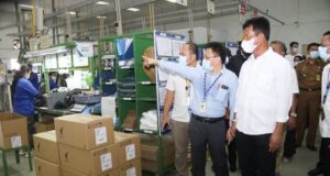 Tinjau Vaksinasi di PT Volex, Ini Pesan Rudi kepada Pekerja Vaksinasi di PT Volex