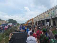 Ada yang Meninggal Saat Pasar Induk Jodoh Dibongkar, Warga Emosi dan Lempari Petugas Pasar Induk Jodoh Dibongkar