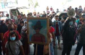 Pemko Batam Geger, Warga Pasar Induk Demo Bawa Jenazah Asli Demo Batam Bawa Jenazah