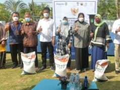 Serahkan Beras PPKM di Galang, Marlin Pesan Jangan Lengah Beras PPKM di Galang