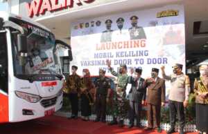 Pemkot Blitar Memanfaatkan Bus Sekolah Sebagai Mobilling Vaccination. Ini Alasanya Forkompida Kota Blitar