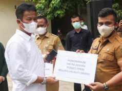 Rudi-Amsakar Serahkan Insentif Bagi Pengurus Posko PPKM Insentif Pengurus Posko PPKM