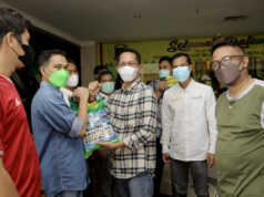 Pemko Batam Berikan Sembako untuk Pelaku Seni dan Ekraf