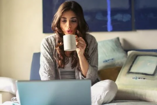 Tips Atasi Gangguan Kesehatan Saat WFH, dari Sakit Pinggang hingga Burnout Gangguan Kesehatan WFH