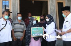 Bupati Blitar Apreasi Warga, Soal Budaya Gotong Royong Saat Meninjau Pembangunan Rutilahu Bupati Blitar serahkan bantuan pembangunan rumah