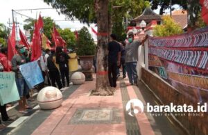 Gawat, LSM KRPK Menuntut Walikota Blitar dan Dewan, Kaji Ulang Pembangunan Hotel Santika Demo LSM KRPK Kota Blitar
