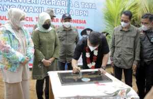 Warga Batam di Pulau Terluar Terima Sertifikat Lahan