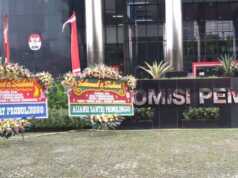 Dinasti Politik, Bupati Probolinggo Lupa Diri karangan bunga Warga dan aliansi santri Probolinggo mengapresiasi kepada KPK