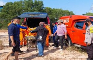 Polisi Ungkap Identitas Mayat yang Ditemukan di Pantai Batu Merah Batam mayat ditemukan di pinggir pantai Batu Merah Kecamatan Batu Ampar