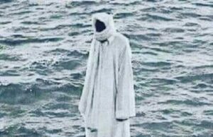 Kisah Wali Allah yang Salat di Atas Air Laut Wali Allah