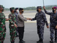Kapolda Kepri Jemput Kedatangan KSAL di Bandara RHF Tanjungpinang Kapolda Kepri Aris
