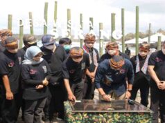 Desa Serang Masuk 50 ADWI 2021, Mas Menteri Parekraf: Dunia Melirik Blitar Raya Kemenparekraf Sandiaga Salahuddin Uno menandatangani prasasti