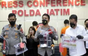 Polda Jatim Grebek Kantor Pinjol Ilegal di Surabaya dan Sidoarjo barang bukti yang disita dari kantor Pinjol Surabaya dan Sidoarjo