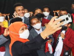 Masalah Dugaan Diskriminasi Siswa ADEM di Jember, Gubenur Khofifah : Telah Selesai dan Kembali Normal ADEM, saat selfi bersama Gubenur Jawa Timur Khofifah Indar Parawansa