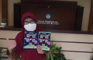 Dinas Pendidikan Kabupaten Blitar Segera Luncurkan LKS Ebook, Siswa Tinggal Memindai Binti Mustolifah, Dinas Pendidikan Kabupaten Blitar
